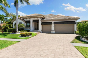 Stunning Luxurious Waterfront Oasis - Breathtaking